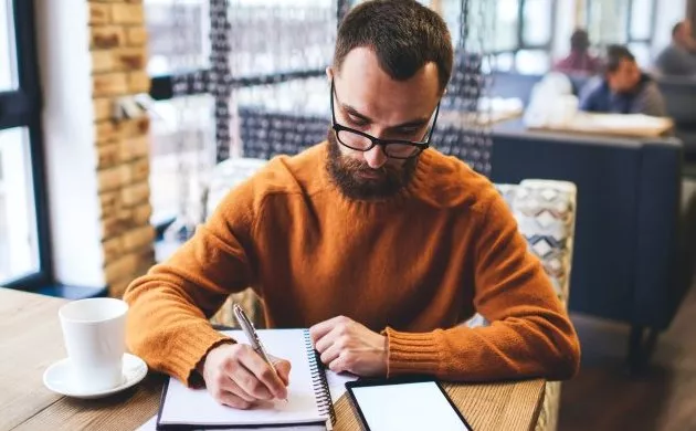 Pourquoi et comment rédiger des contenus pour votre site web - Agence digitale Okatou